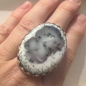 Elegant Silver Agate Ring